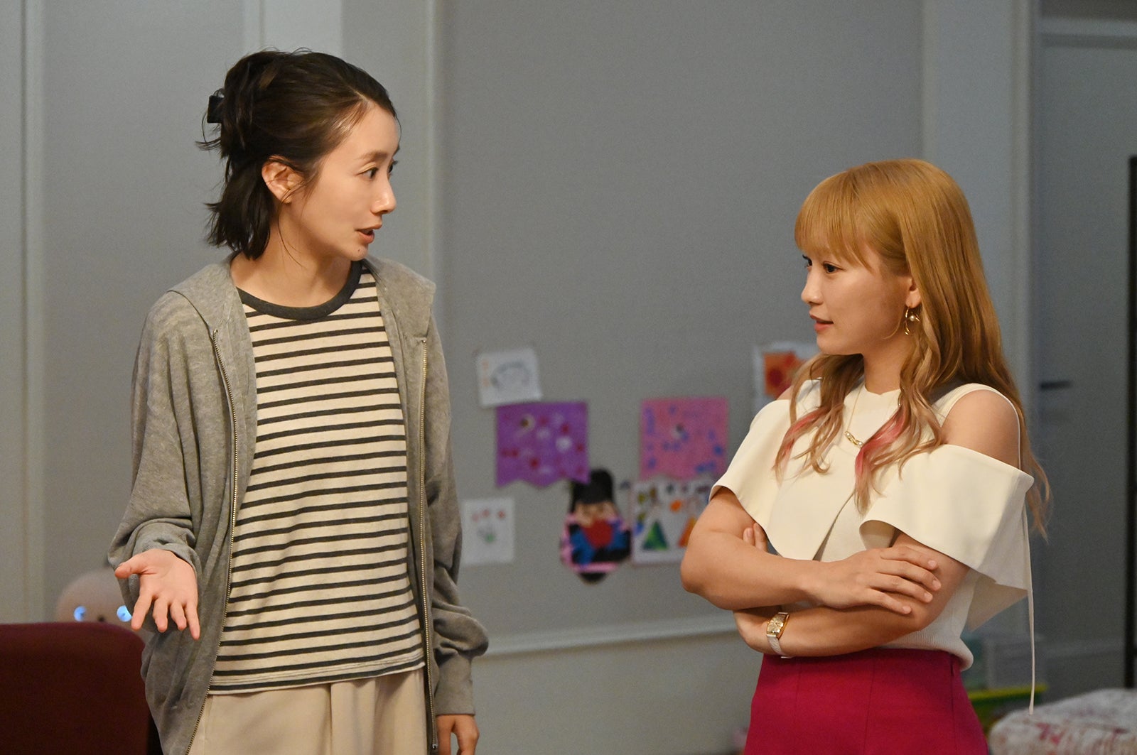 波瑠、川栄李奈「フェイクマミー」（C）TBS