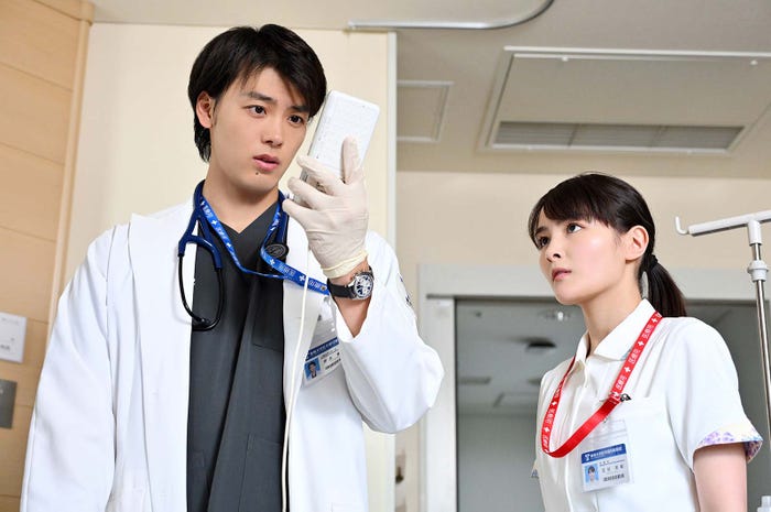 竹内涼真、葵わかな「ブラックペアン シーズン2」第1話より(C)TBS