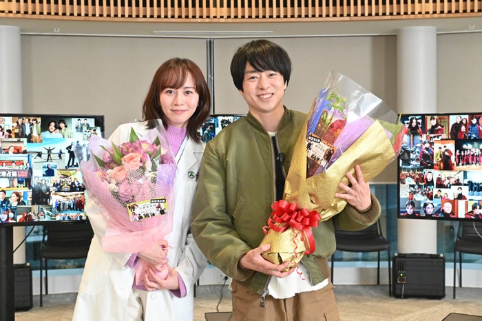 「新空港占拠」櫻井翔・比嘉愛未・高橋メアリージュンらオールアップ 前作「大病院占拠」からちょうど1年