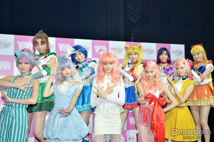 【後列左から】高橋ユウ、小山百代、大久保聡美、七木奏音、坂田しおり【前列左から】マギー、玉城ティナ、トリンドル玲奈、河北麻友子、八木アリサ