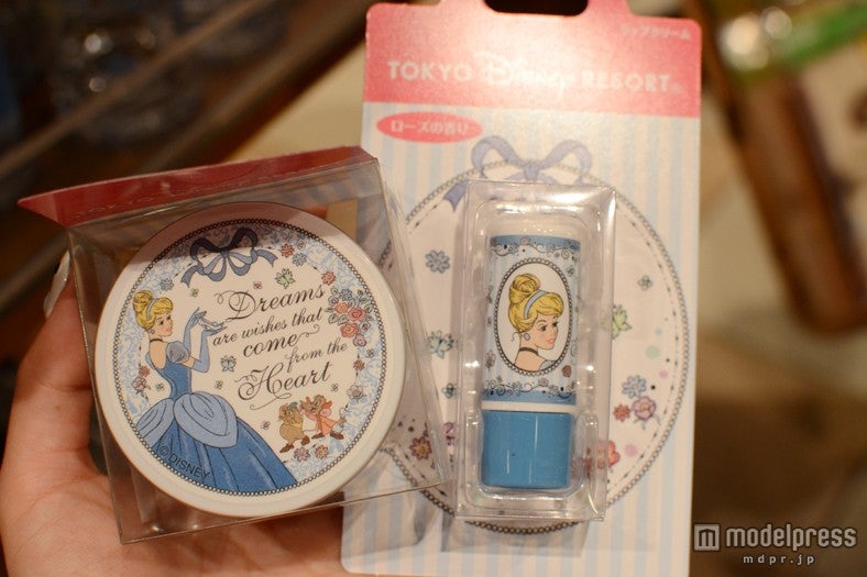 ボディークリーム（左）、リップクリーム（右）