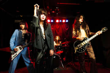 暴動クラブから城戸“ROSIE”ヒナコが脱退「お互いにとって最良の道」 今後はサポートベースを入れた体制で活動