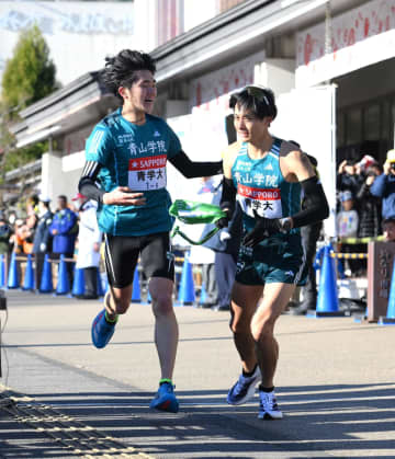 王者青学大がリード広げる 6区抜てき1年生石川浩輝が快走 2位早大と18秒→1分34秒差に 2位早大、3位中大、4位国学院大 駒大がじわり6位浮上