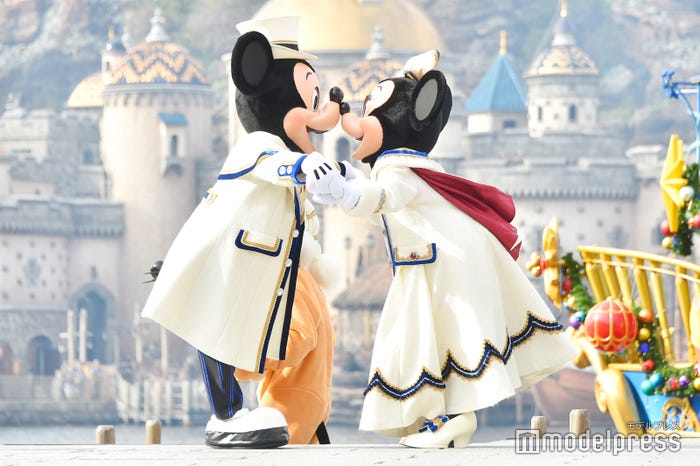 ミッキーマウス、ミニーマウス/「イッツ・クリスマスタイム!」(C)モデルプレス(C)Disney