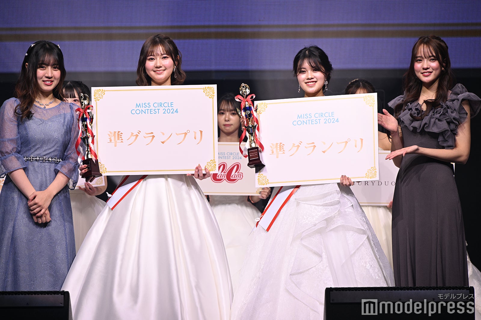 （中央）田村さやかさん、山本瑛美さん（C）モデルプレス