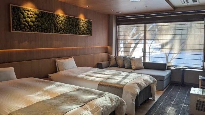 人数が多い場合は、もう1部屋ベッドルームが追加される(渓流スイートルーム)