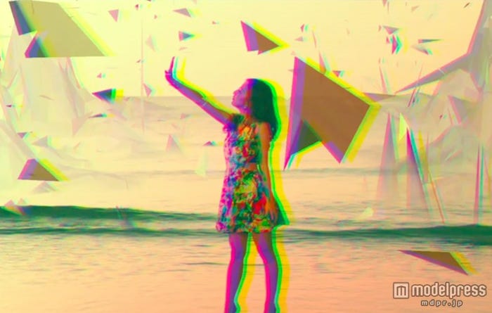 板野友美/ミュージックビデオ「Crush」より(C)キングレコード