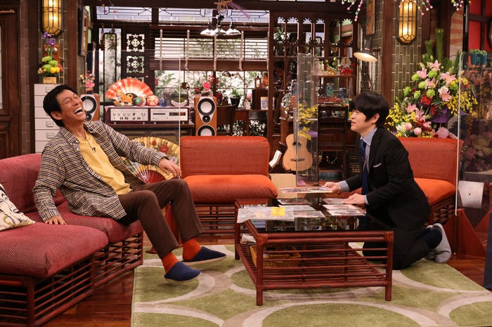 明石家さんま、バカリズム (C)カンテレ・フジテレビ