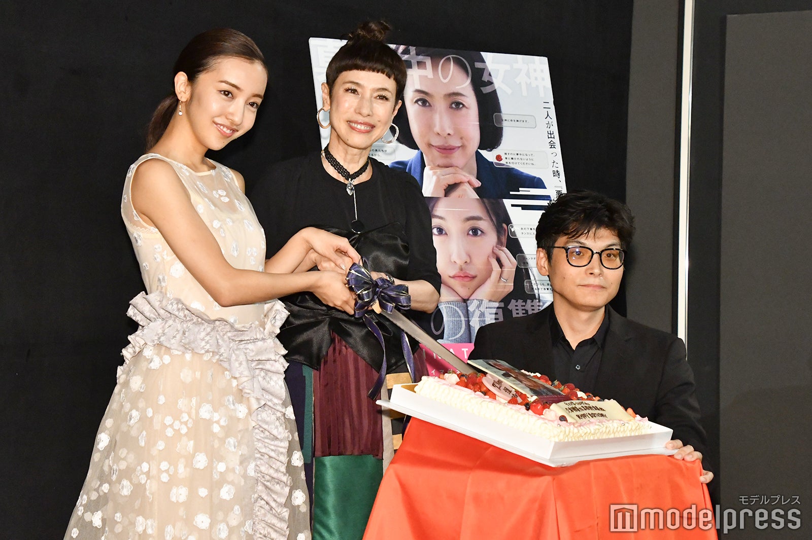 板野友美、久本雅美、畑泰介監督 （C）モデルプレス