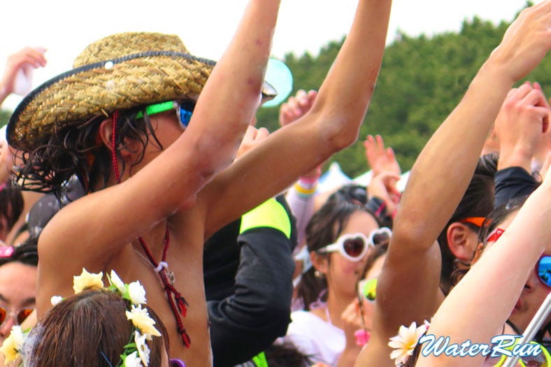 お祭り騒ぎ／画像提供：ウォーターラン