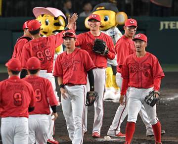 広島・新井監督 延長十二回 斉藤汰に初の回またぎ決断「あそこは勢いでということで、またがせました」一問一答