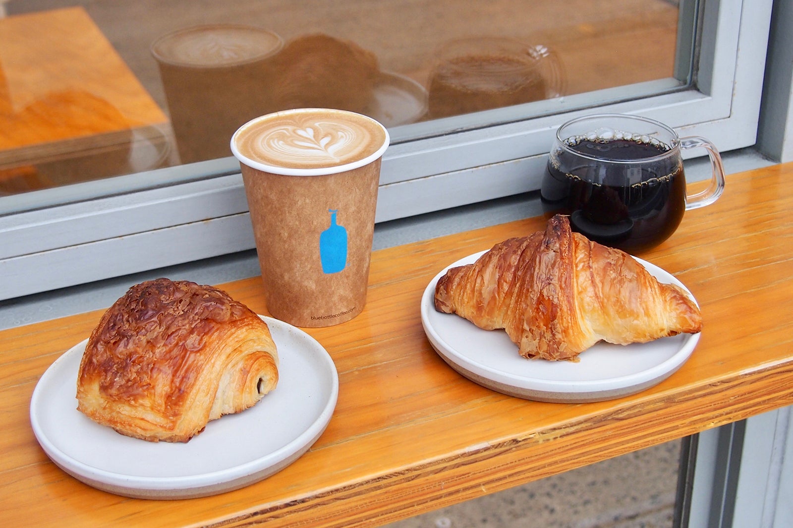 ブルーボトルコーヒー 神田万世橋カフェ／画像提供：Blue Bottle Coffee Japan