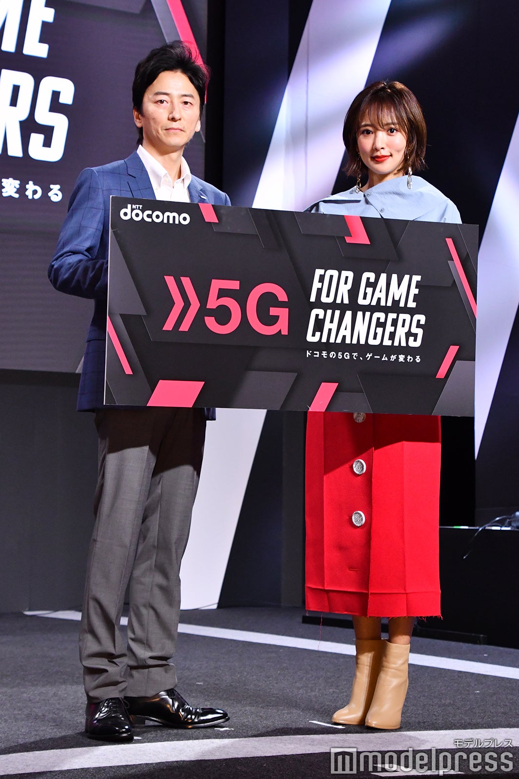 夏菜（右）（C）モデルプレス