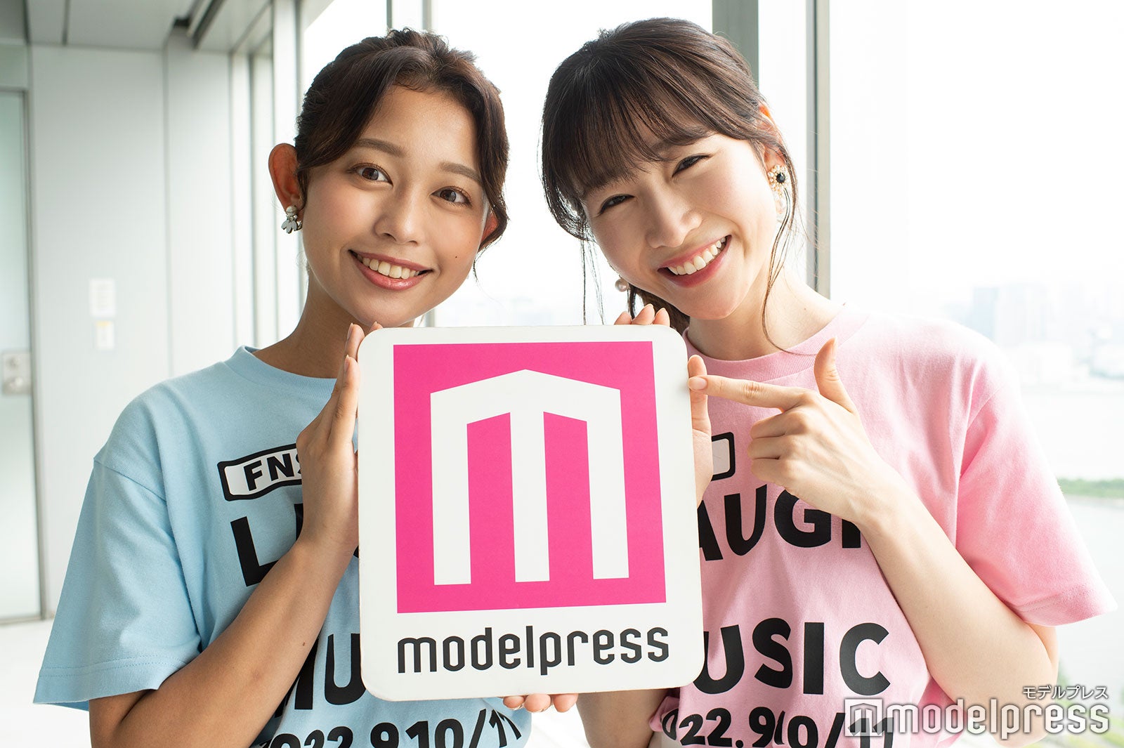 （左から）松崎涼佳アナウンサー、岸本理沙アナウンサー （C）モデルプレス