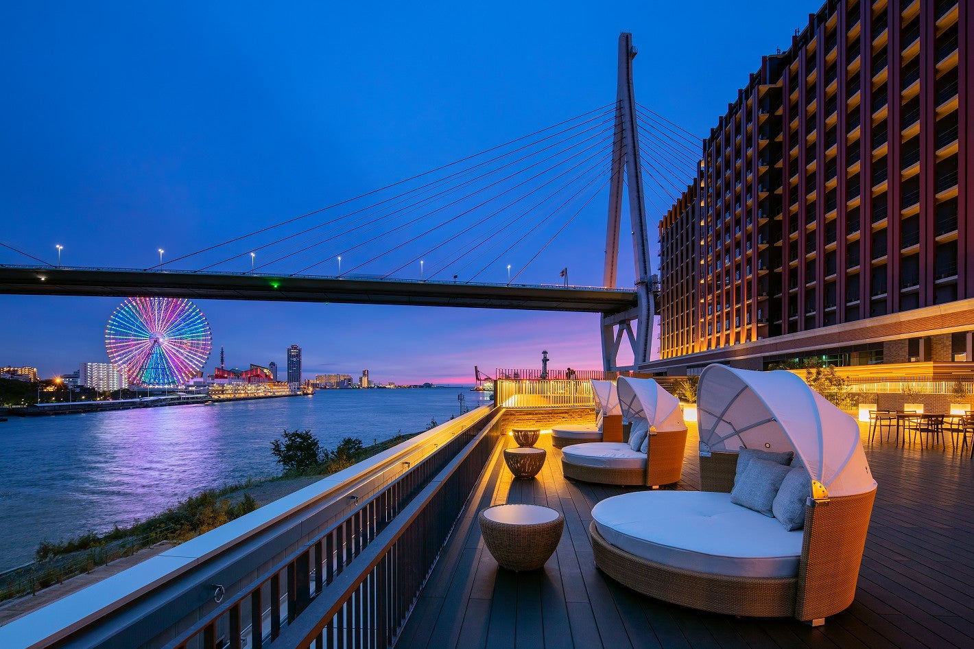 ３Fテラス夜（C）LIBER HOTEL AT UNIVERSAL STUDIOS JAPAN