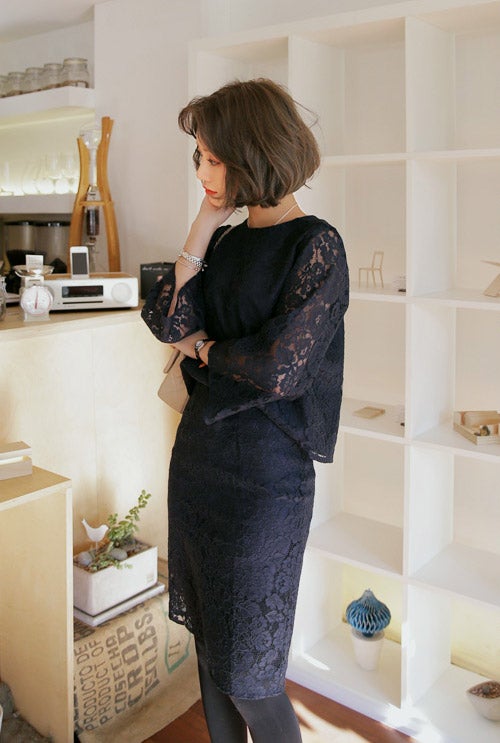 <DHOLIC オリジナル>レースフラワーパターンクロップドブラウス・全2色「DHOLIC」4,244円（税込）／画像提供：DHOLIC