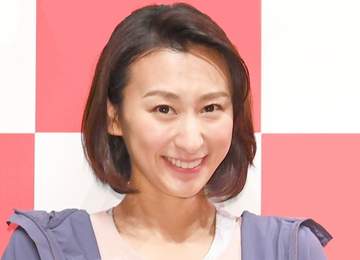 「小麦色の女神様♥」「マーメイド見っけ！」浅田舞 沖縄シュノーケリング「五感いっぱいに」夏味わう、ビーサンでゴルフも