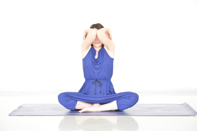 肩甲骨ストレッチ