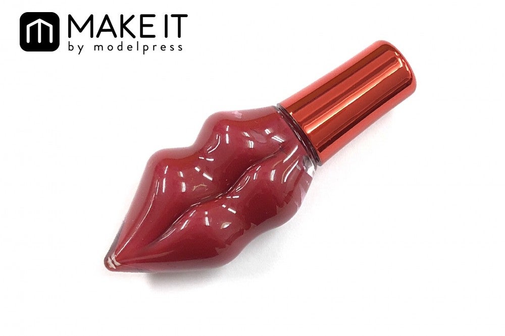 プランプピンク／メルティー リップセラム／203 セクシーレッド／1,300円（税抜） (C)メイクイット