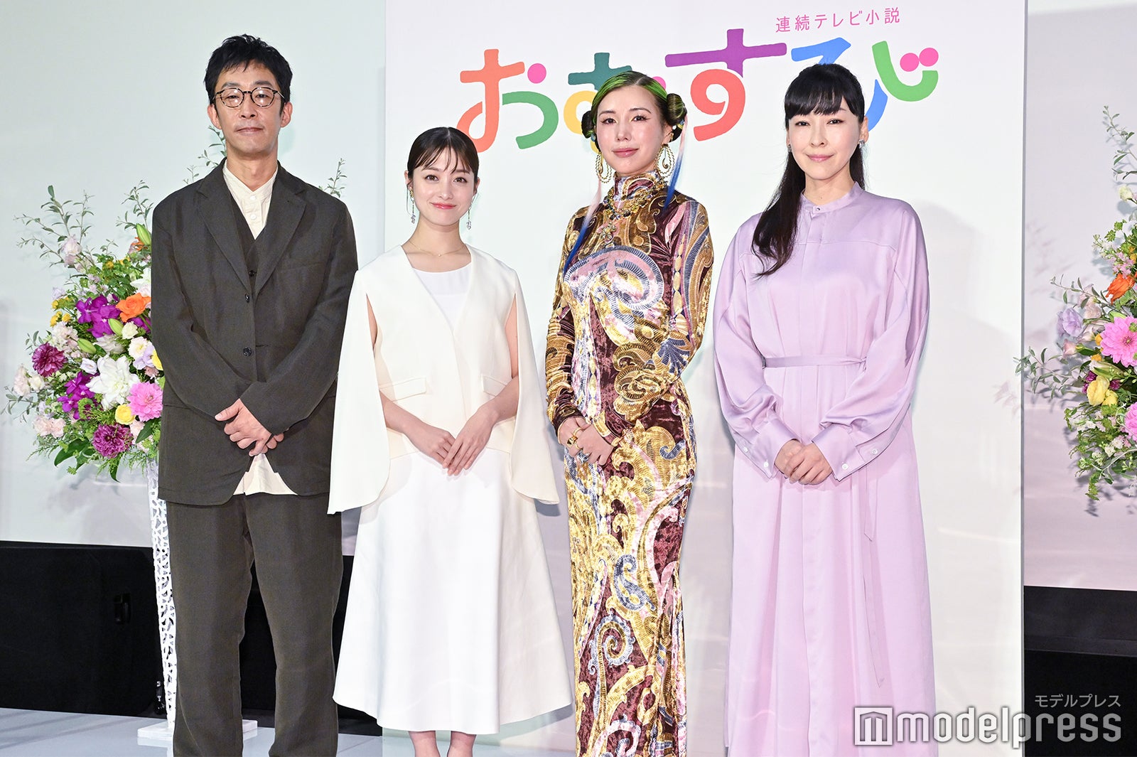 （左から）北村有起哉、橋本環奈、仲里依紗、麻生久美子（C）モデルプレス