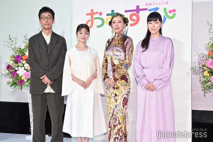 (左から)北村有起哉、橋本環奈、仲里依紗、麻生久美子(C)モデルプレス