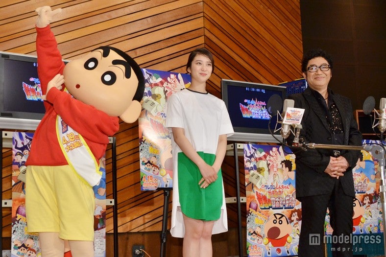 （左から）野原しんのすけ、武井咲、コロッケ