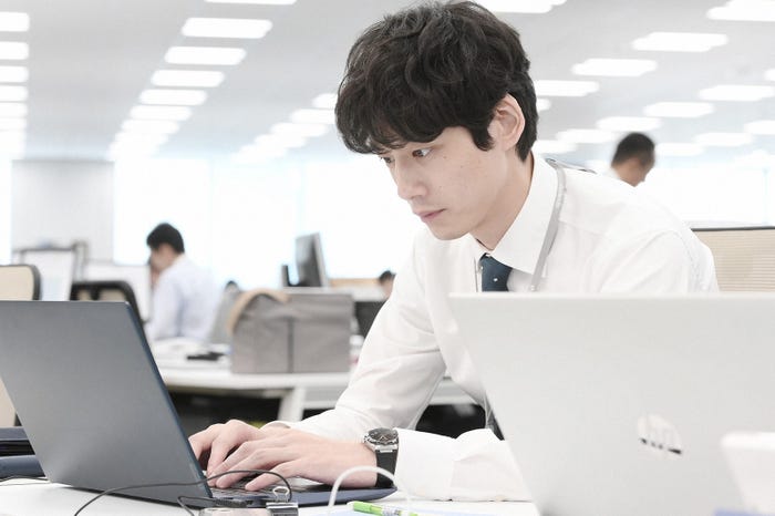 坂口健太郎/「婚姻届に判を捺しただけですが」第2話より(C)TBS