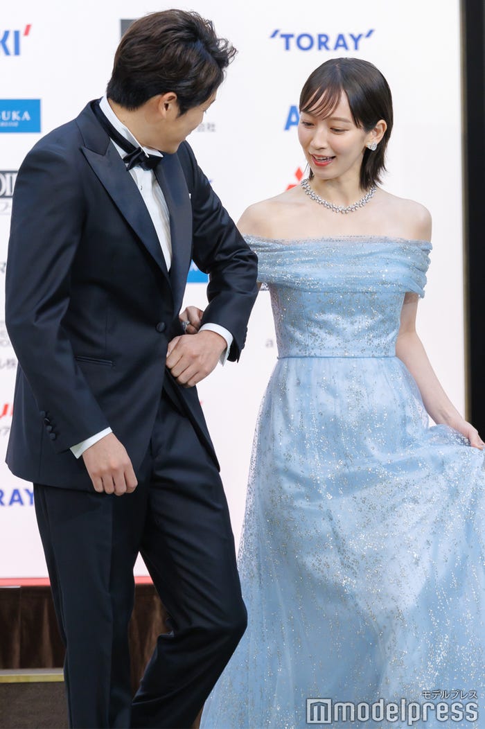内田篤人、吉岡里帆(C)モデルプレス