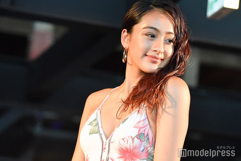 「テラハ」maaaya、水着で圧巻美脚全開＜TGC BEACH 2019＞