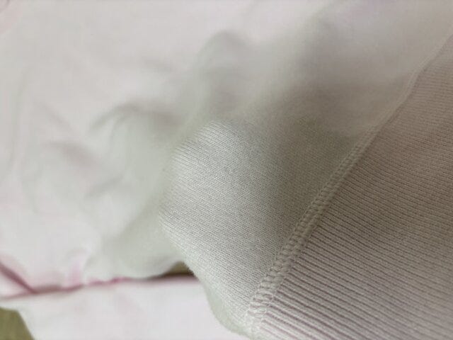 ユニクロスムースコットンクルーネックセーターの生地感