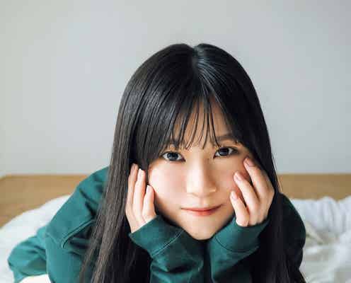 櫻坂46山下瞳月「週刊少年マガジン」初登場で初表紙 リラックスムードの笑顔にキュン