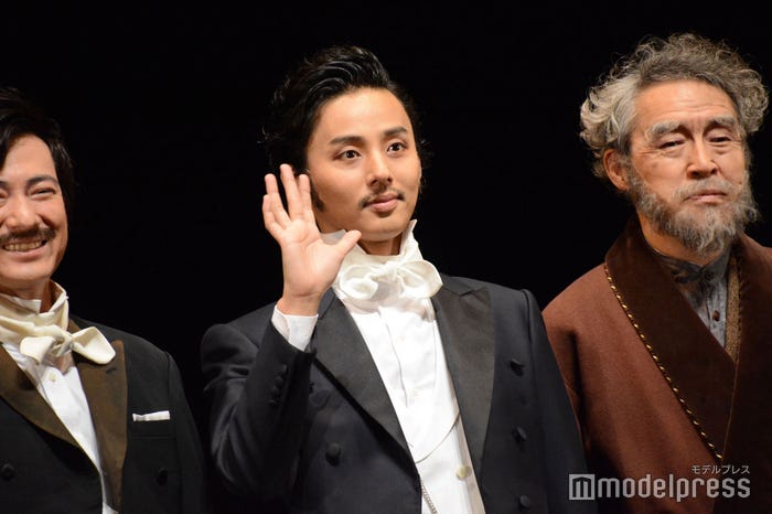 (左から)忍成修吾、藤ヶ谷太輔、浅野和之(C)モデルプレス