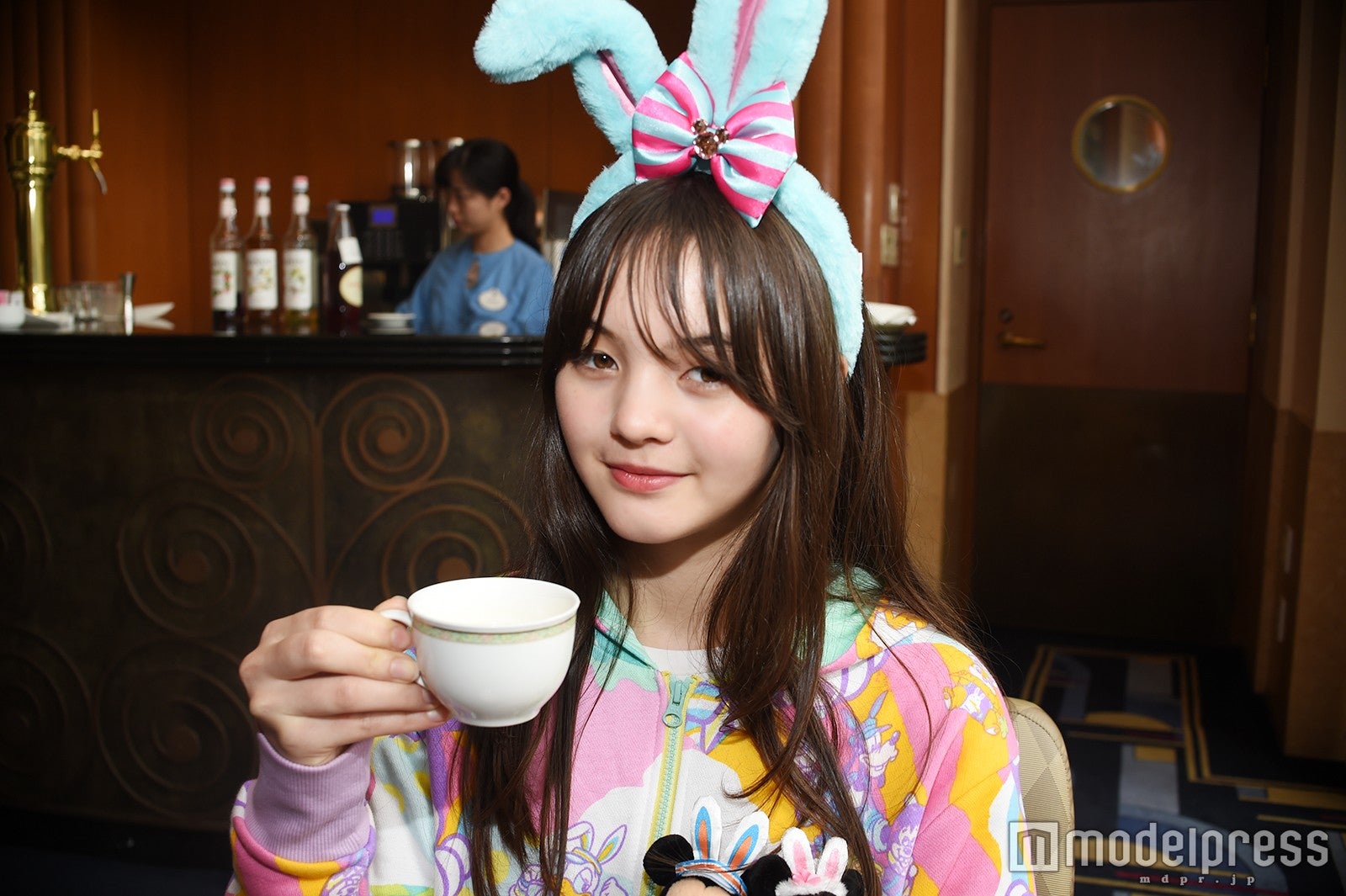 ホットシェイク カスタードバニラ（モデル：藤田エミリ）／（C）モデルプレス