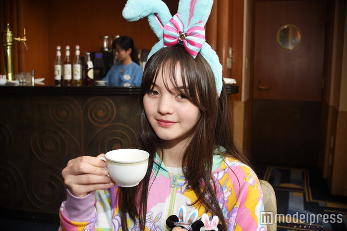 ホットシェイク カスタードバニラ(モデル:藤田エミリ)/(C)モデルプレス