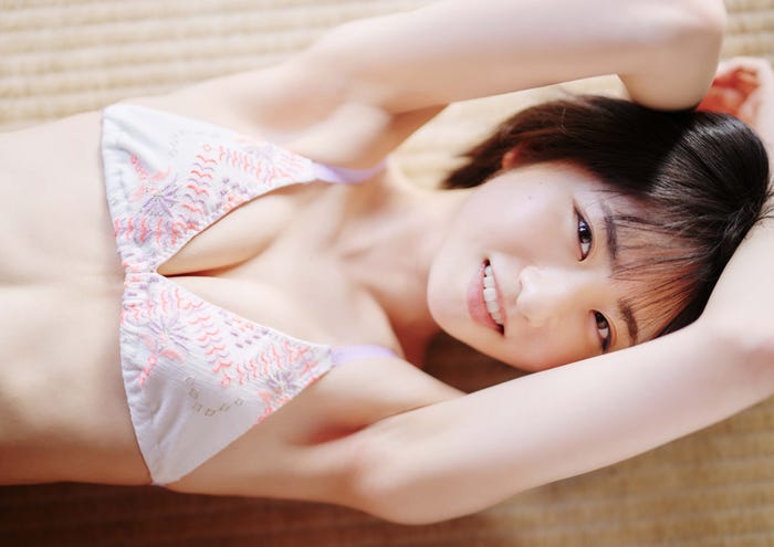 比賀ハルデジタル写真集「はるのきせつ」(前編)中面カット/撮影:熊谷貫、西條彰仁