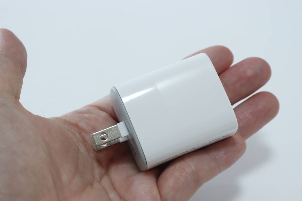 ダイソーの超速USB充電器