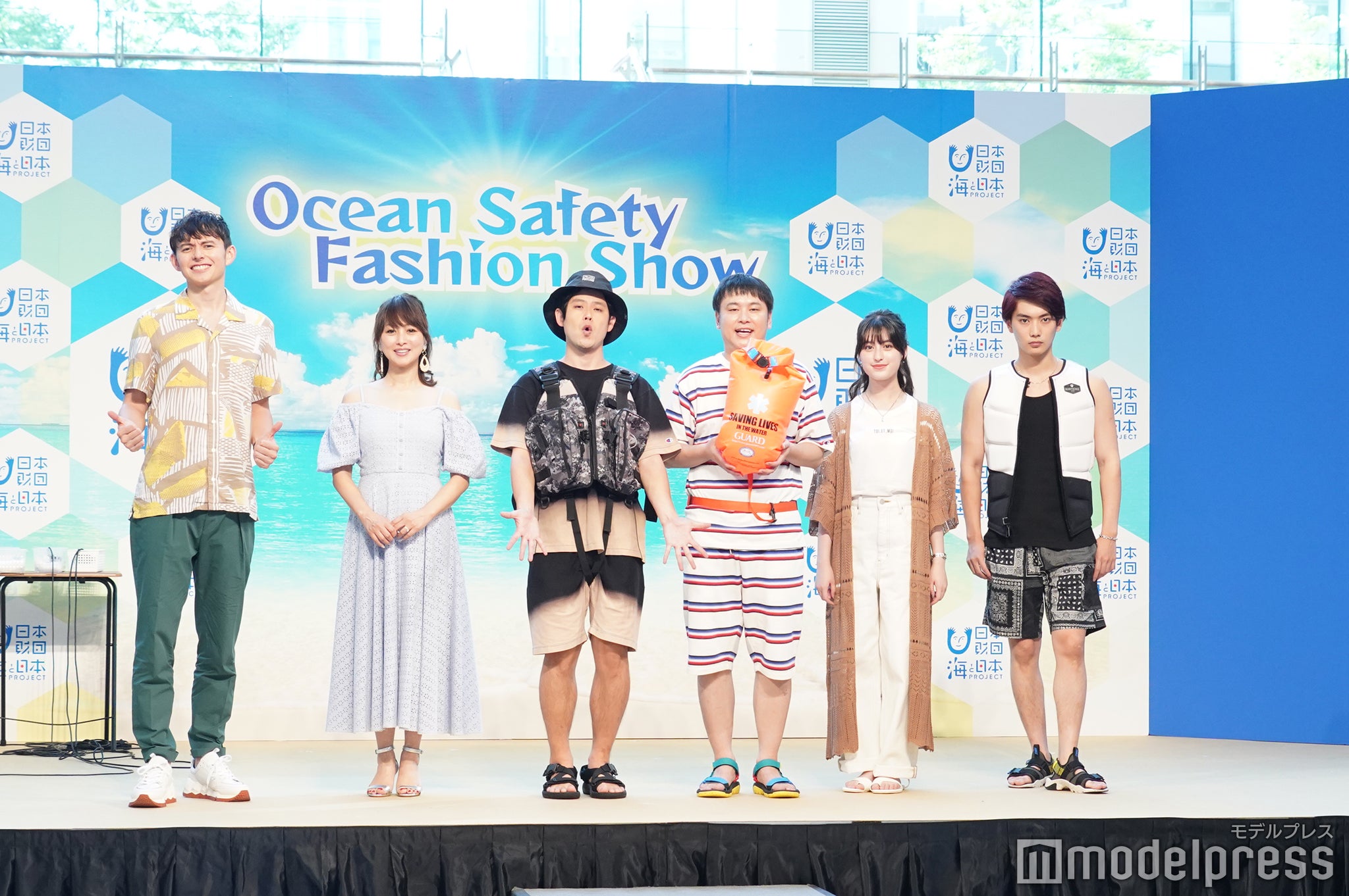 （左から）ハリー杉山、渡辺美奈代、オジンオズボーン（篠宮暁・高松新一）、木内舞留、那須泰斗 （C）モデルプレス