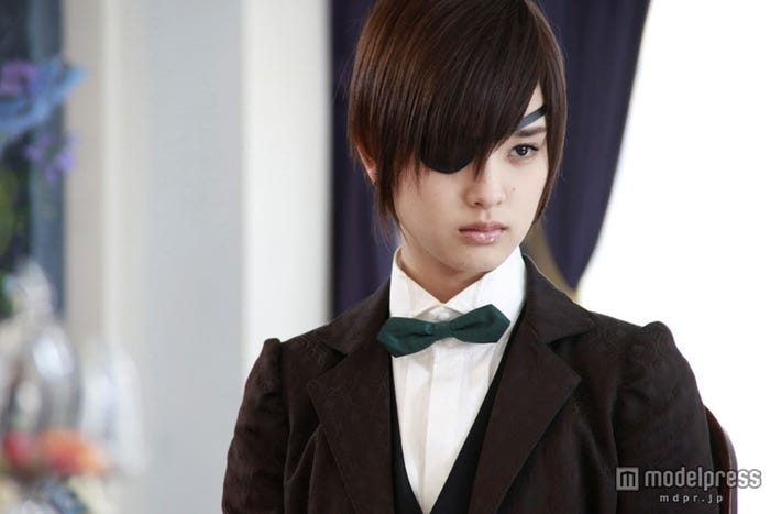 麗しい男装姿で役を演じる剛力彩芽(c)2014 枢やな/スクウェアエニックス (c)2014 映画「黒執事」製作委員会