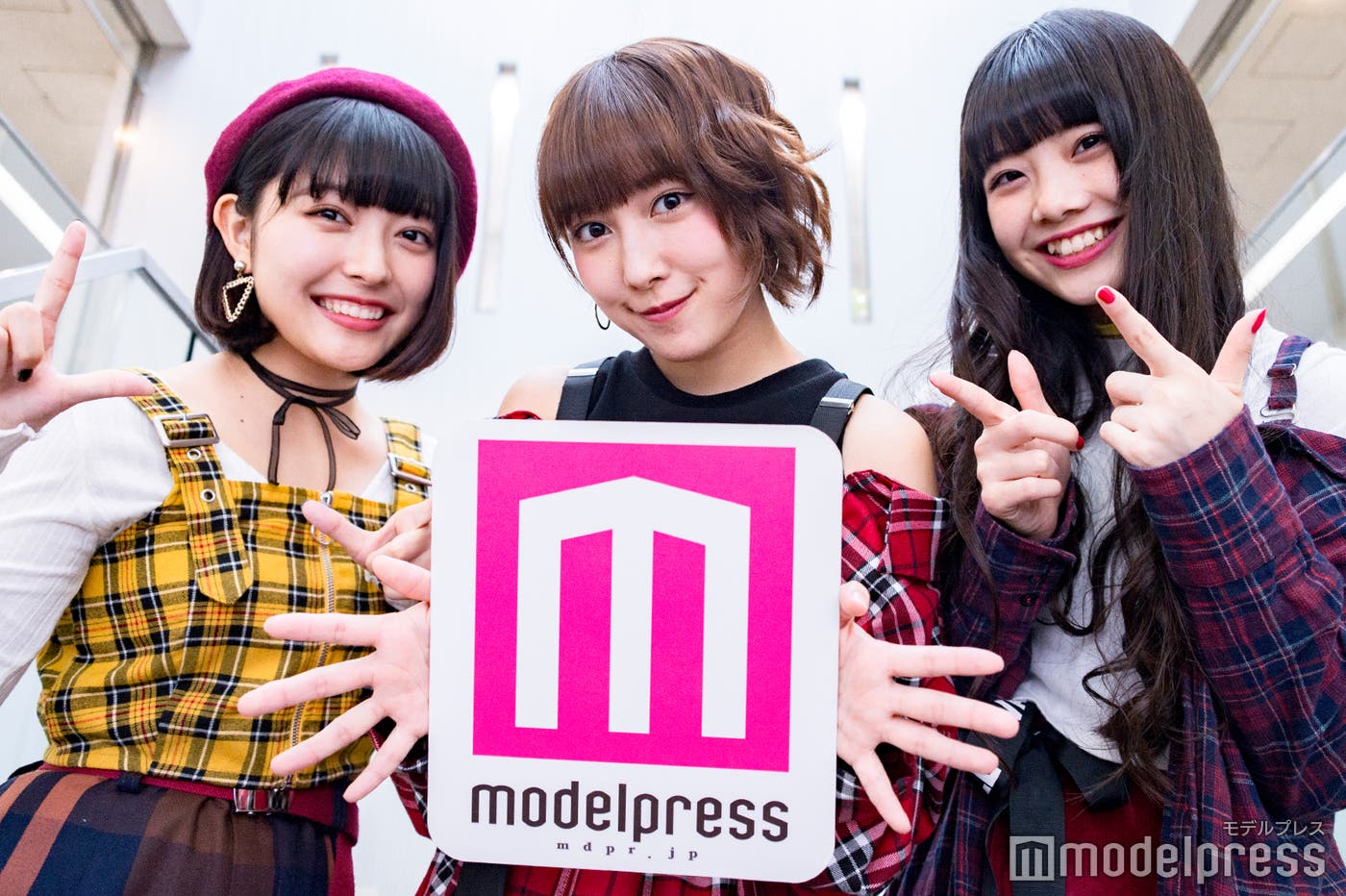 (左から)Nono、ami、MOMOKA(C)モデルプレス