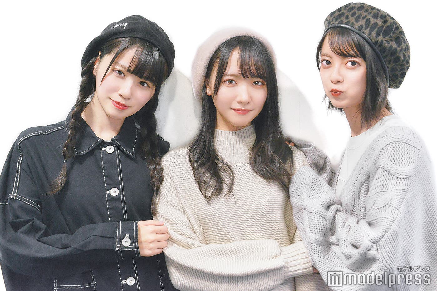 (左から)中村舞、石田千穂、田中皓子(C)モデルプレス