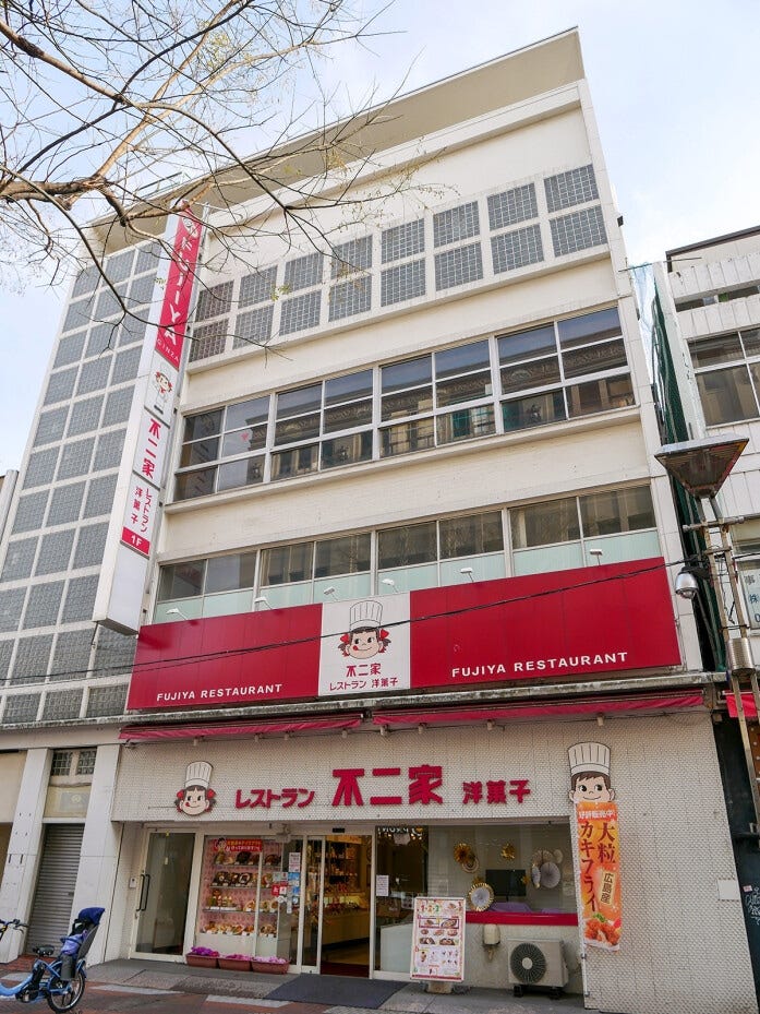 横浜センター店は1938年に完成したA・レーモンド設計によるモダニズム建築。現存するなかで一番歴史ある店舗