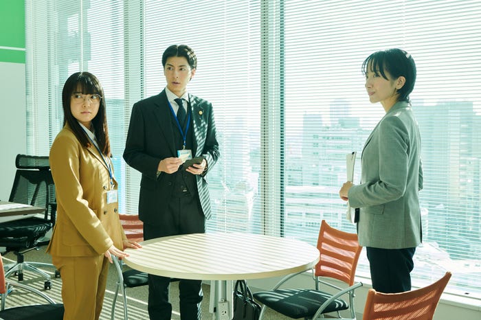 上白石萌音、高杉真宙、映美くらら「法廷のドラゴン」第7話(C)「法廷のドラゴン」製作委員会