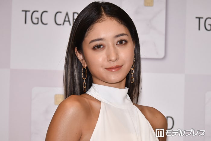 みちょぱ、ミニ丈で美腹筋際立つ トレーニング始めたきっかけも話題「ストイック」