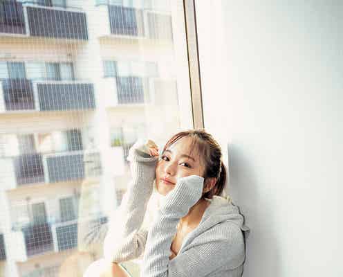 今泉佑唯の美脚に釘付け 肌見せ部屋着姿