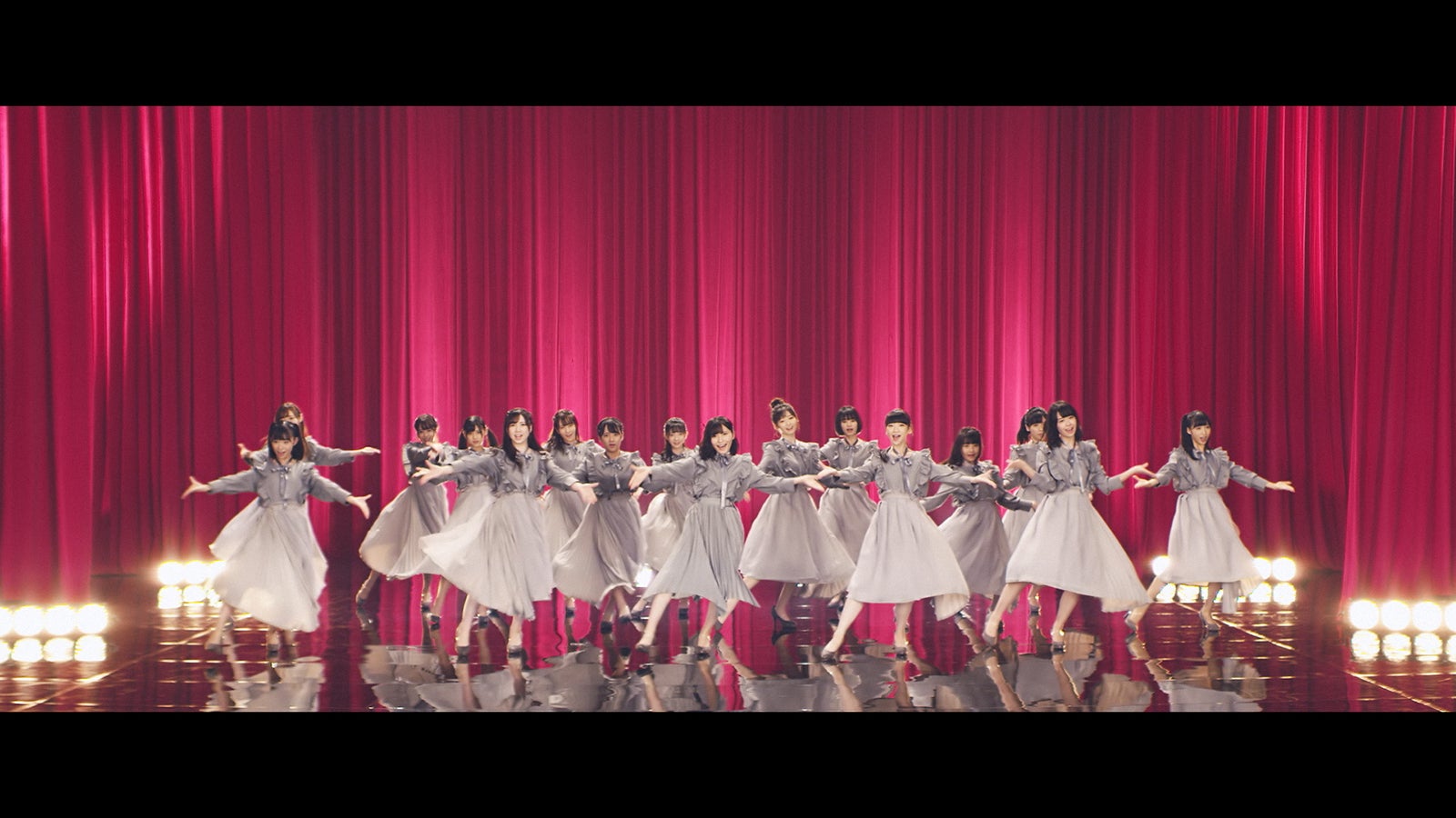 AKB48 AiKaBu選抜「夢へのプロセス」MVより（C）AKS／キングレコード