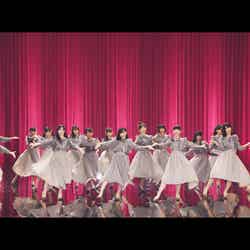 AKB48 AiKaBu選抜「夢へのプロセス」MVより（C）AKS／キングレコード