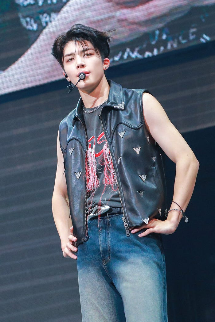 夏が1番似合うひまわりみたいな笑顔のMAKI(C)HYBE LABELS JAPAN