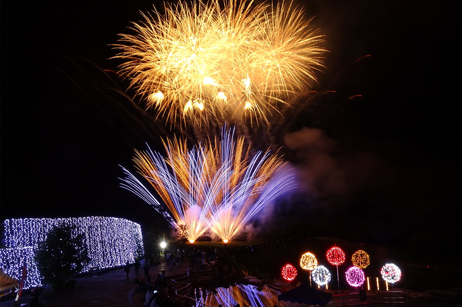 音と光の花火ショー／画像提供：国営讃岐まんのう公園