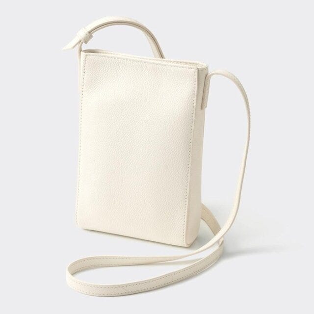 GU　バッグ　レザー　ショルダーバッグ