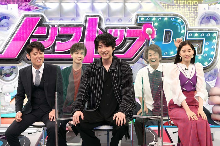 (左から)原田泰造、岩田剛典、ディーン・フジオカ、堀内健、新木優子 (C)フジテレビ